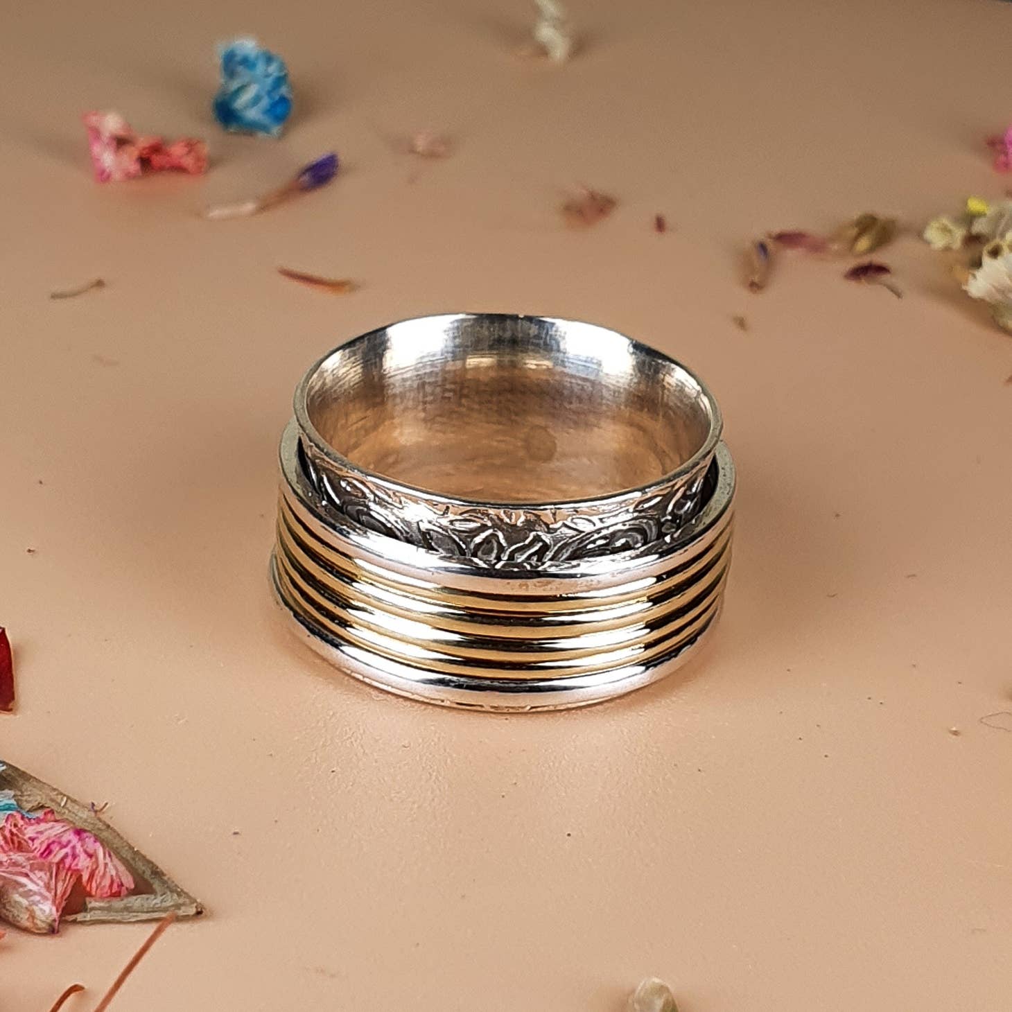 Detailed Spinner Ring-Rings-NEVANNA